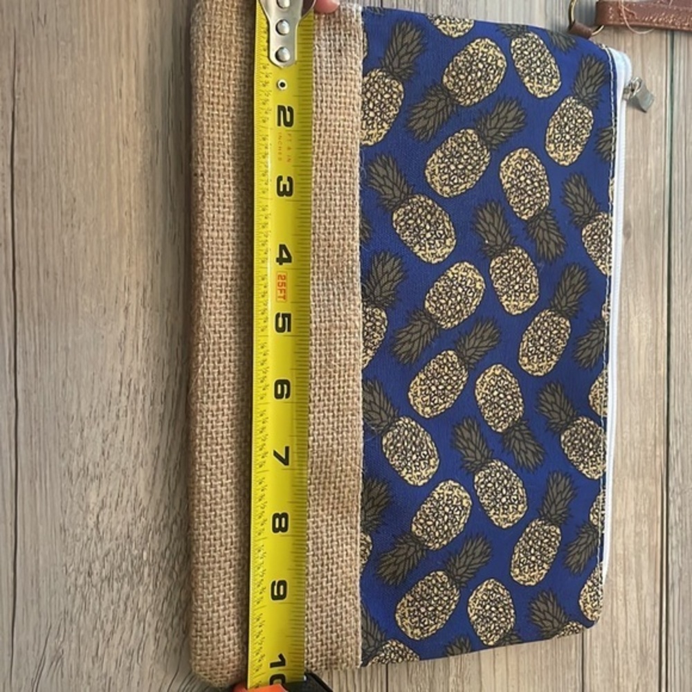 🍍 Wristlet Pouch 🍍 - Picture 4 of 5